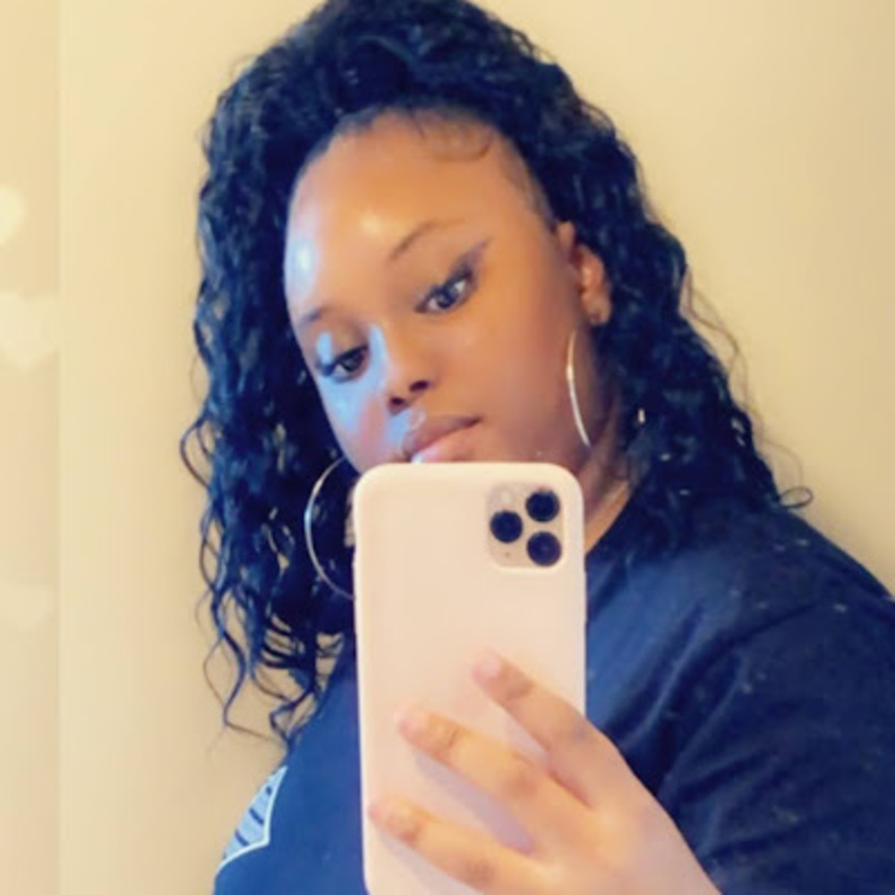 Meet your Posher, Desiree